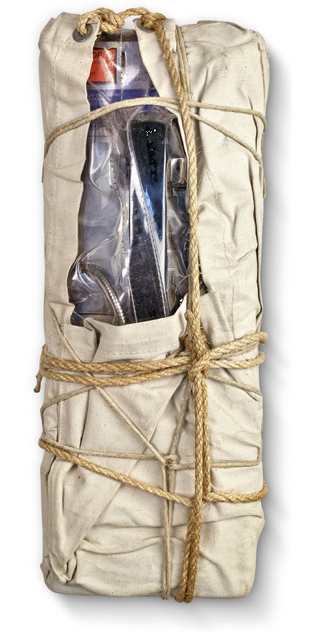 christo-and-jeanne-claude-wrapped-payphone image