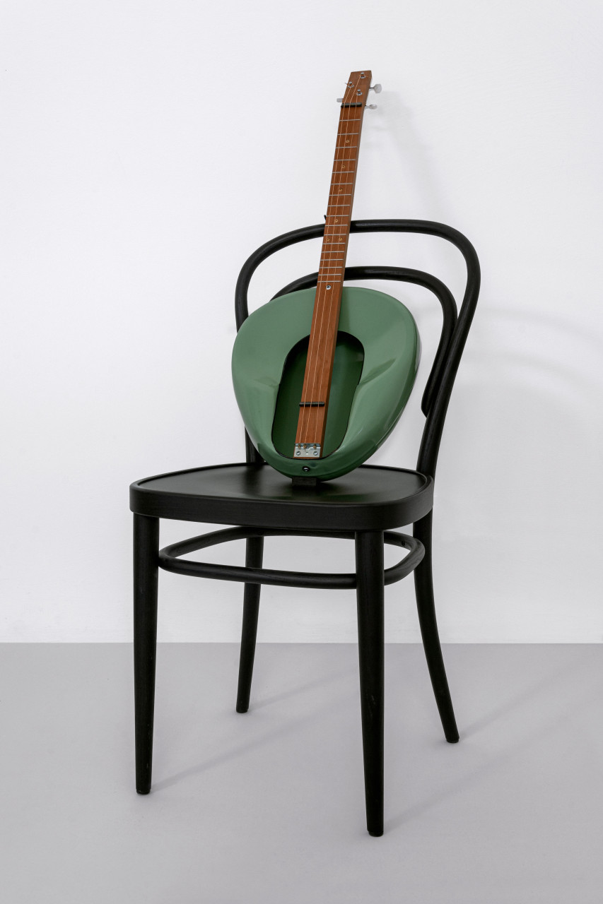 haim-steinbach-untitled-thonet-chair-jackson-guitar image