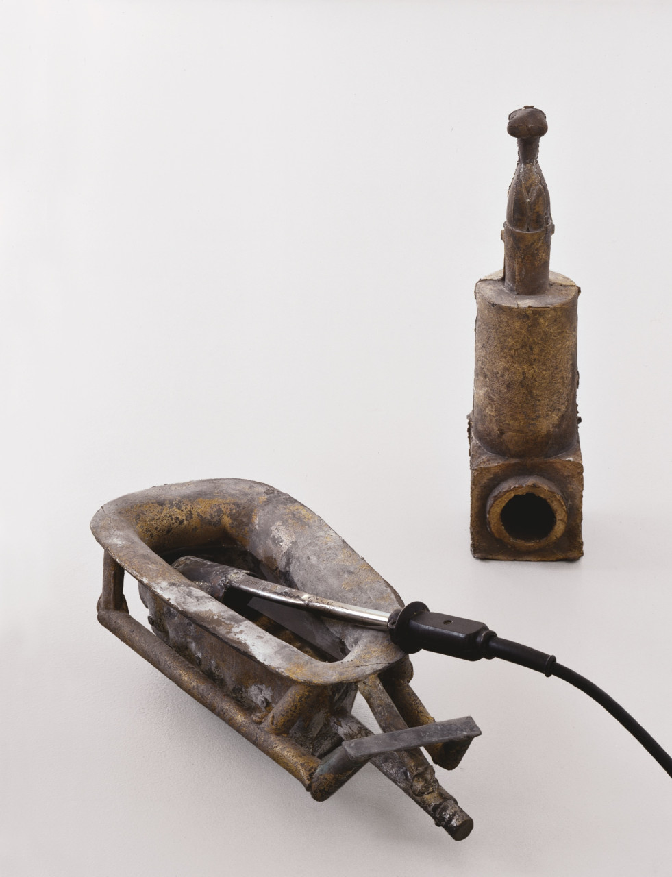 Joseph Beuys 1984 Badewanne für eine Heldin (Bathtub for a Heroine) Joseph Beuys 1984 Badewanne für eine Heldin (Bathtub for a Heroine)